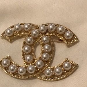 Beautiful fashion pin